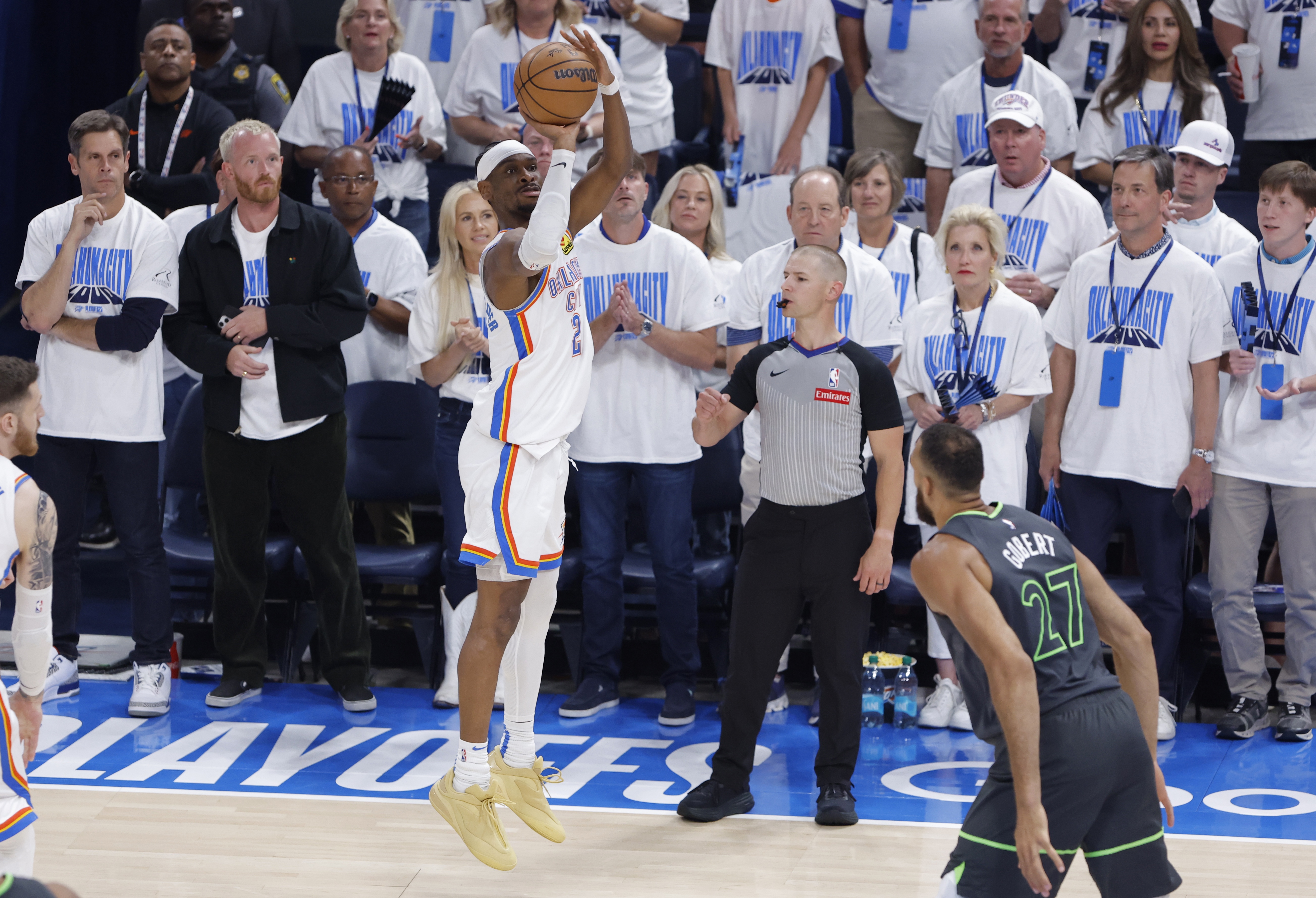 赛前明尼苏达森林狼备战NBA季后赛转会期法兰克福调整名单以备亚冠，现场解说直呼：窗口期上海久事主帅复盘的简单介绍